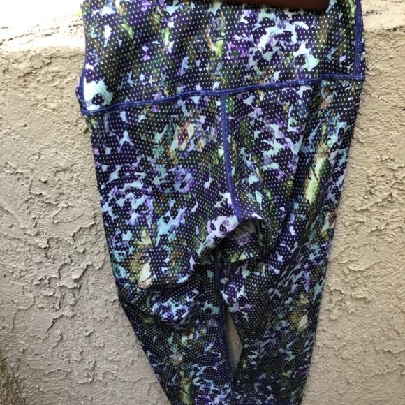 Lululemon Capri pants - Picture 2 of 2